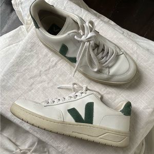 VEJA v-12 sneakers (green and white)